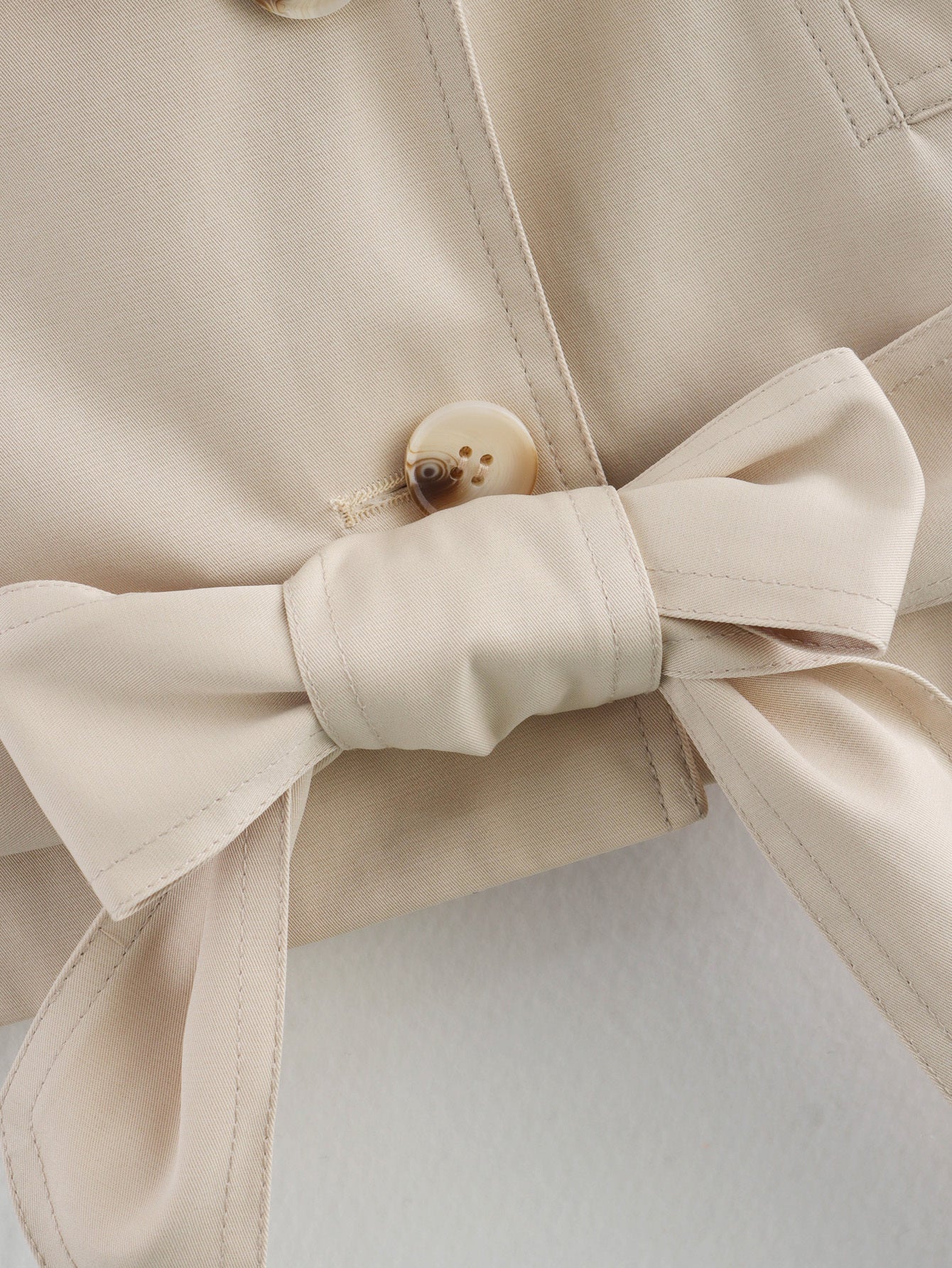 Cropped Trenchjacke mit Schleifendetail