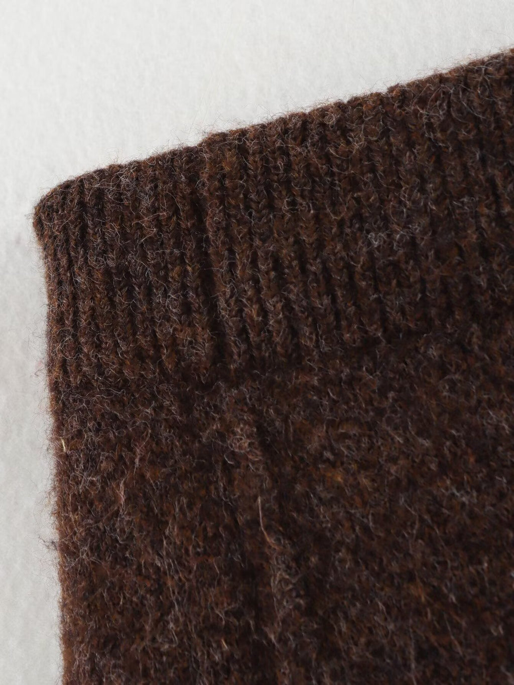 Cozy Chic Zweiteiler – Strickcardigan & Minirock in Schokobraun