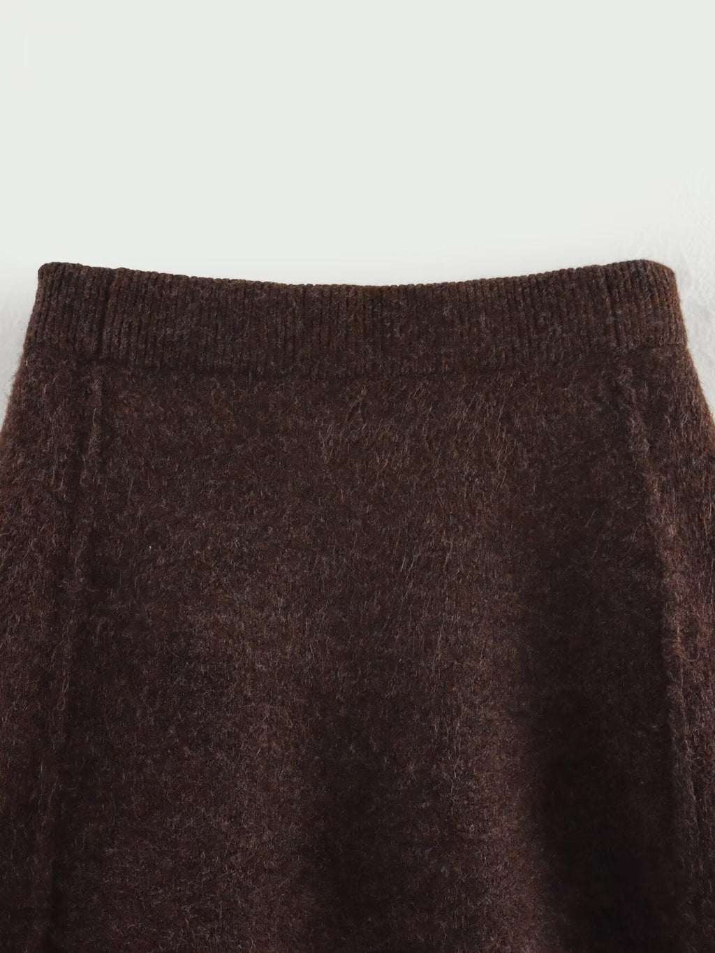 Cozy Chic Zweiteiler – Strickcardigan & Minirock in Schokobraun