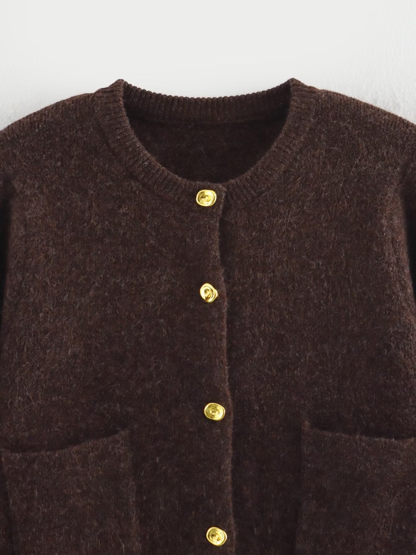 Cozy Chic Zweiteiler – Strickcardigan & Minirock in Schokobraun