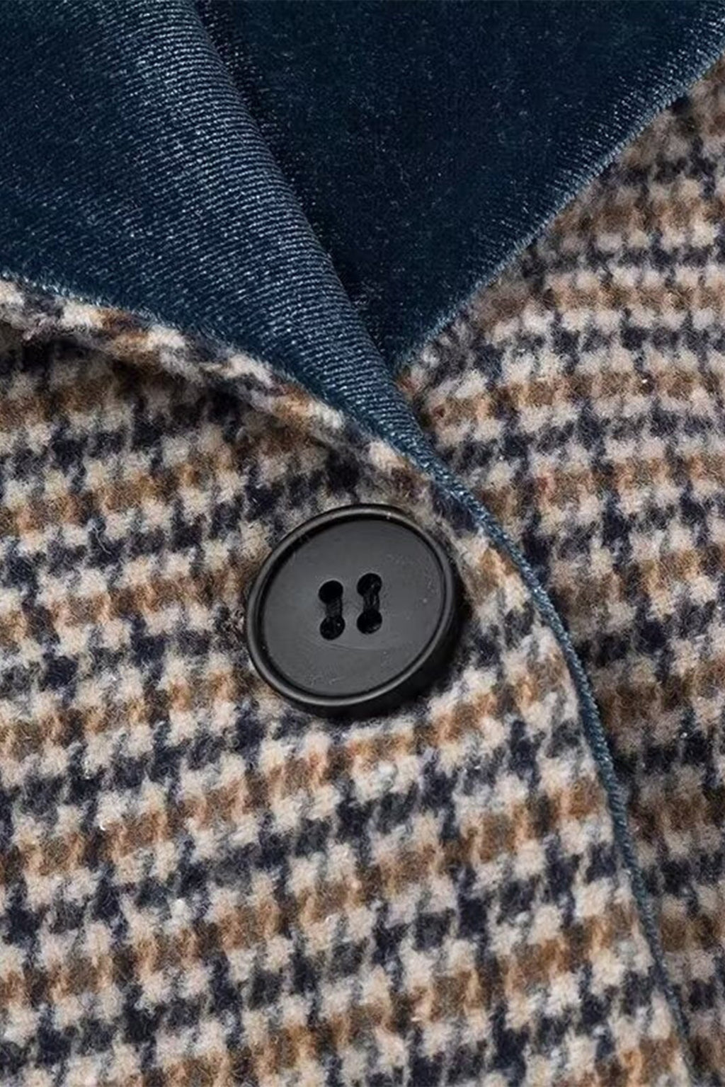 CLAIRE – Karomantel mit Samtkragen