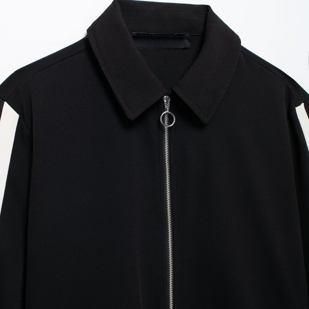 Sportlich-Elegantes Zweiteiler-Set mit Streifendetail