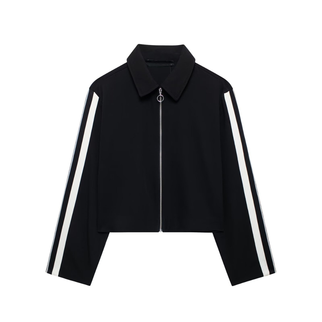 Sportlich-Elegantes Zweiteiler-Set mit Streifendetail